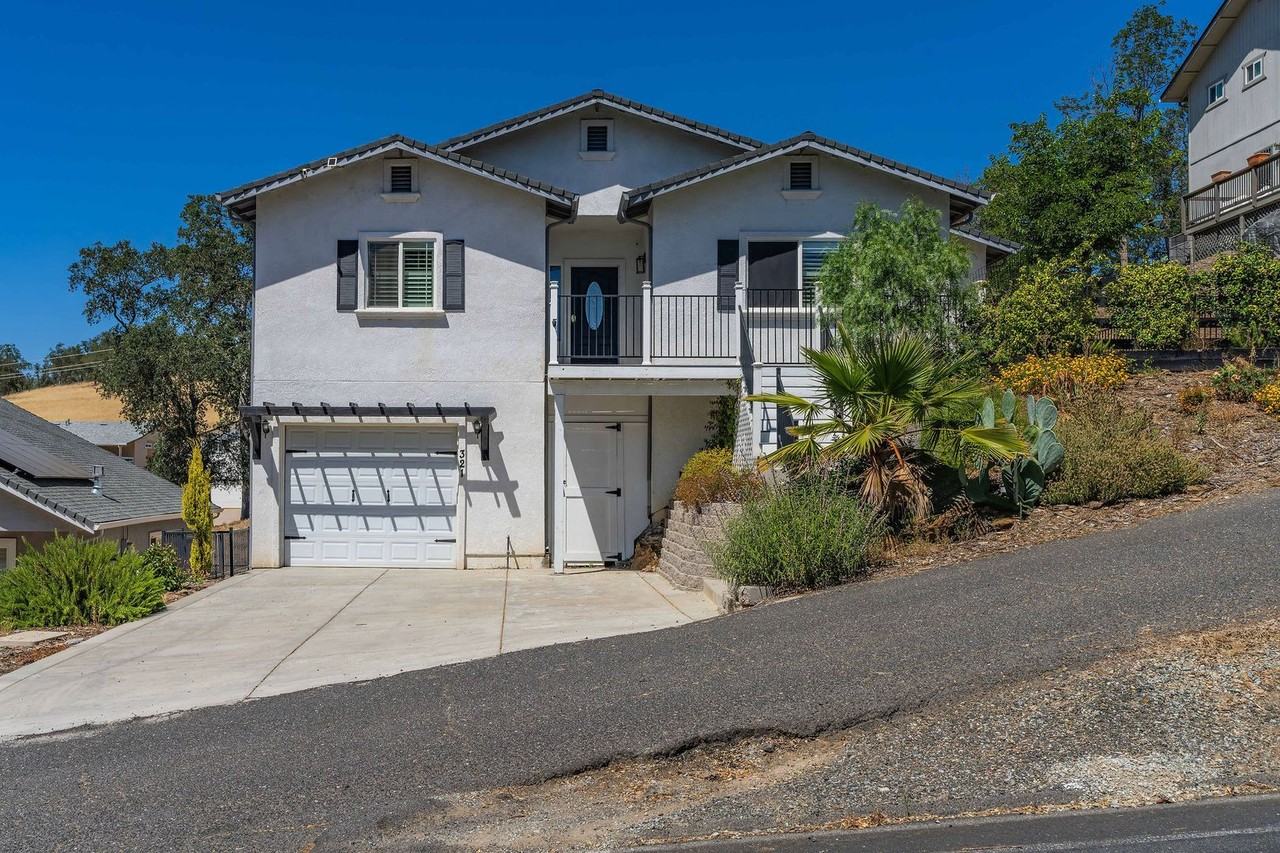 321 Duchess Dr - Photo 2 of 34