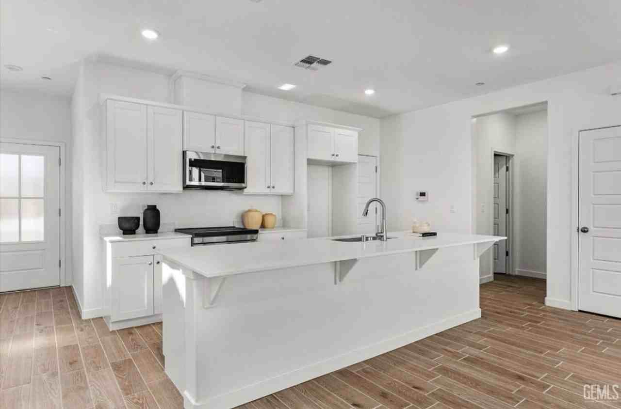 8906 Mill Bridge Dr - Photo 7 of 30