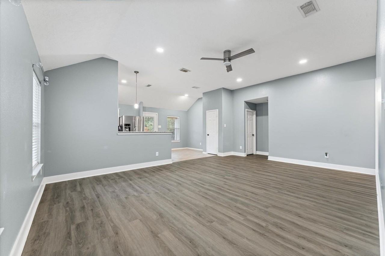 11919 Piney Bend Dr #0 - Photo 3 of 17