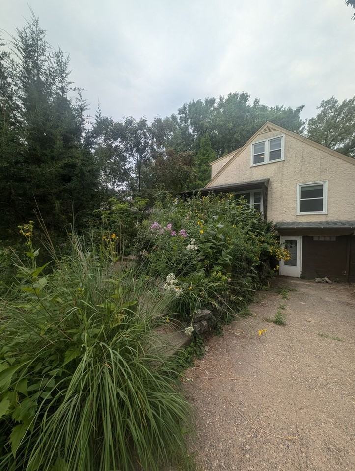 1015 Sperl St - Photo 4 of 42