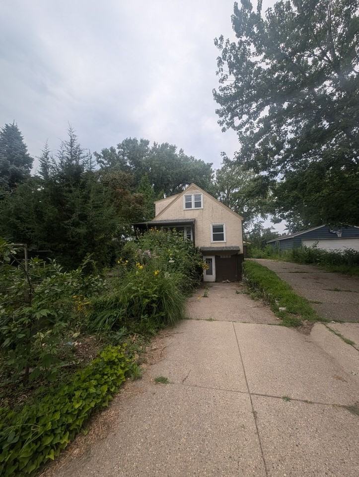 1015 Sperl St - Photo 5 of 42