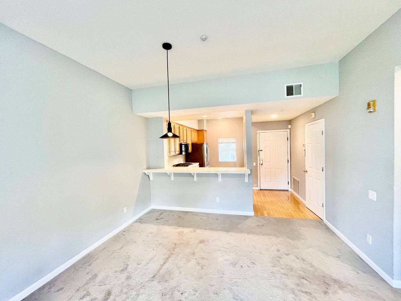 121 Crescent Ct - Photo 2 of 22