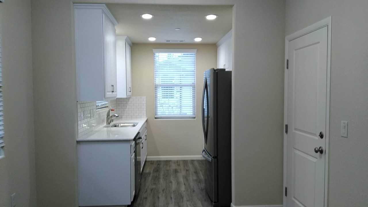 Jefferson Court 100B - Photo 3 of 14