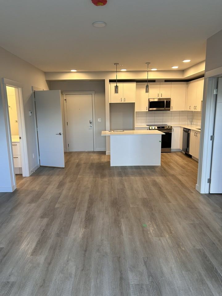 164 207n - 164 Alberni Highway - 207n #207N - Photo 2 of 10