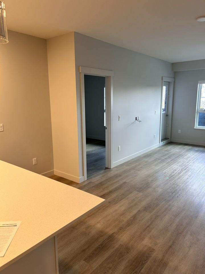 164 207n - 164 Alberni Highway - 207n #207N - Photo 3 of 10