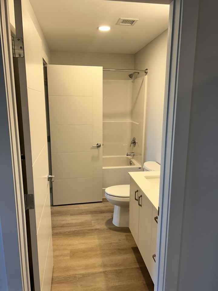 164 207n - 164 Alberni Highway - 207n #207N - Photo 7 of 10