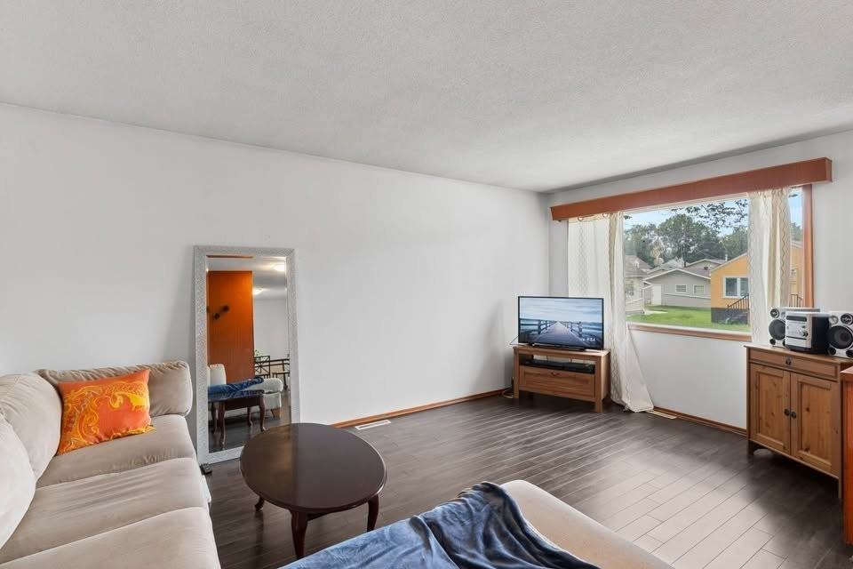 9310 110 Ave Nw - Photo 2 of 18