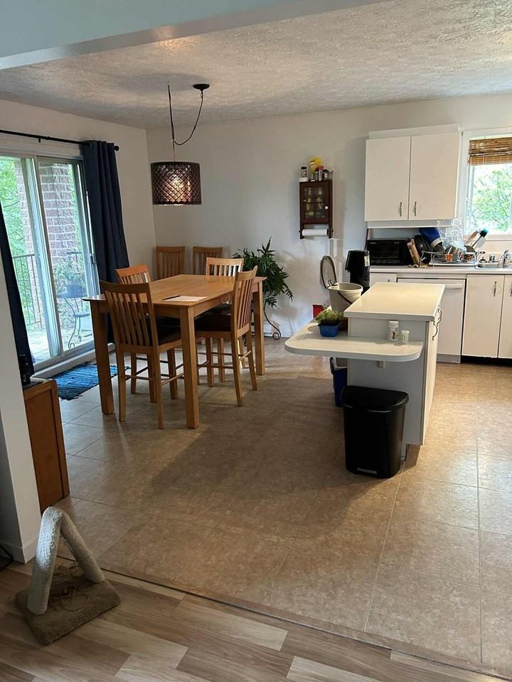 960 Rue Thibault - Photo 2 of 12