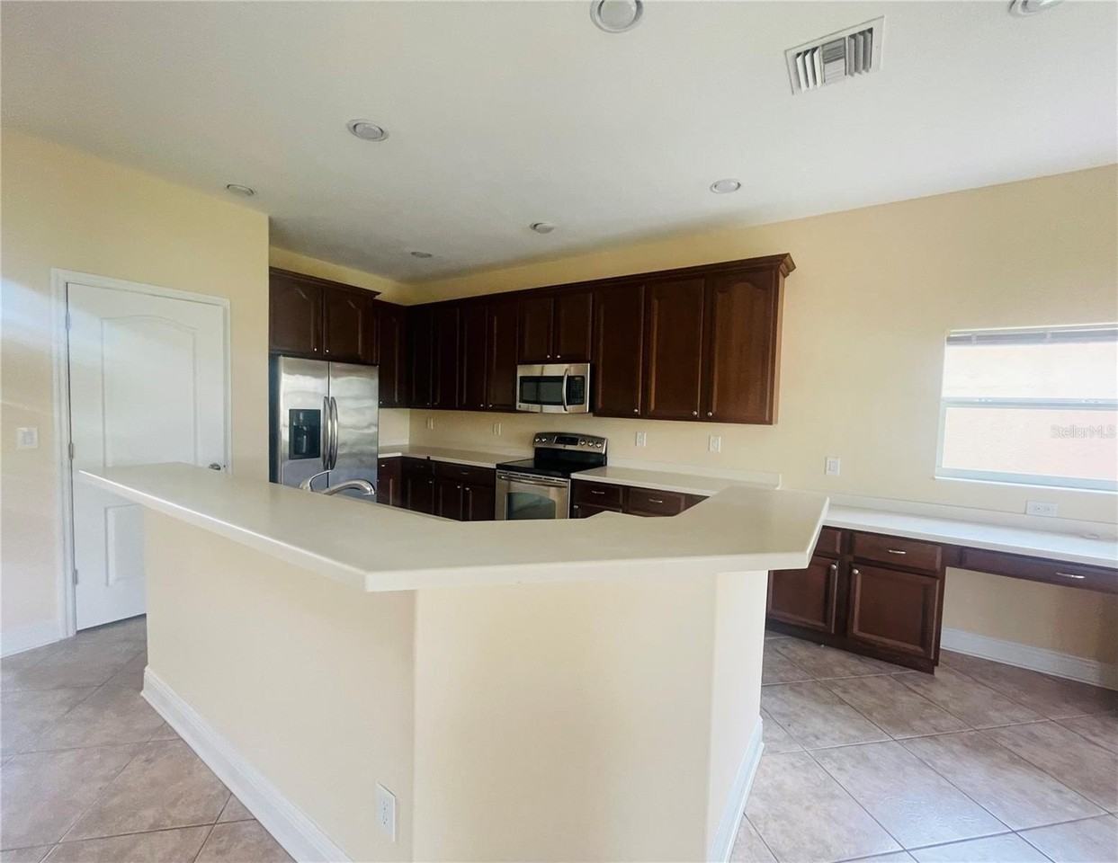 2803 Suncoast Lakes Blvd - Photo 5 of 27