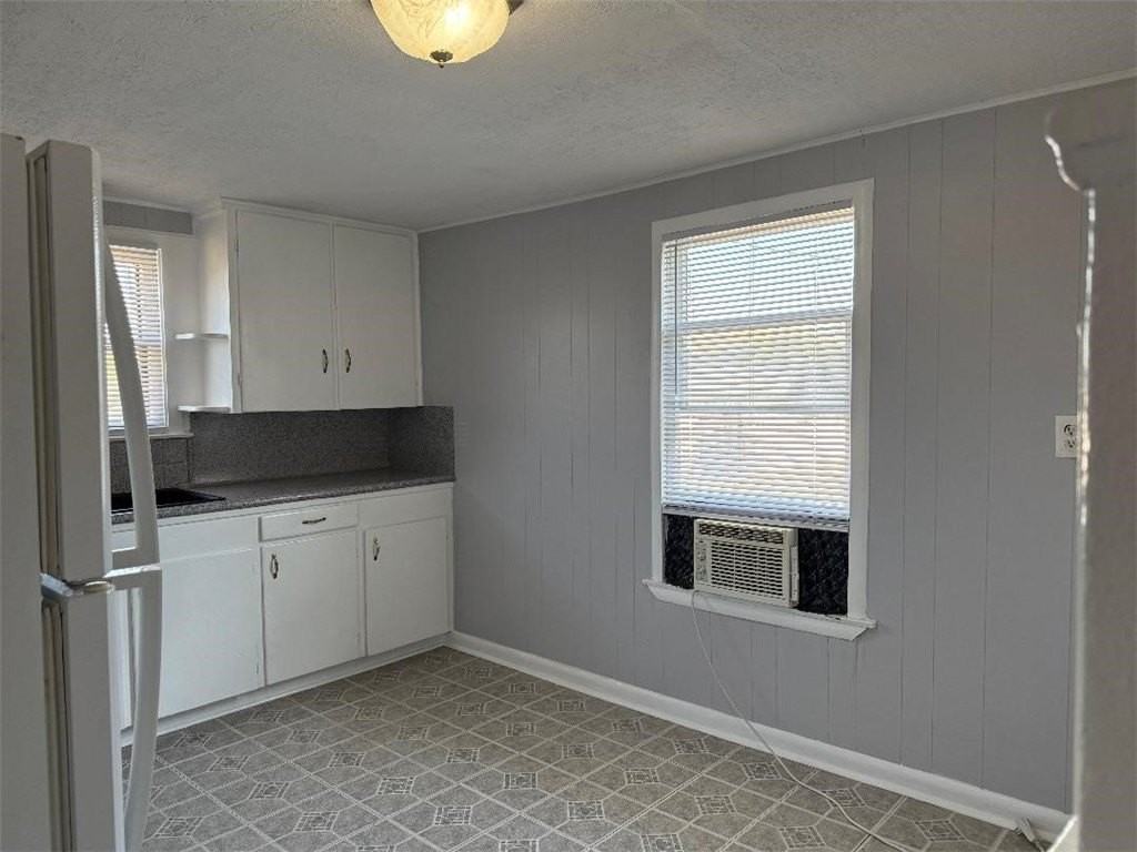 810 8th St - Photo 5 of 16