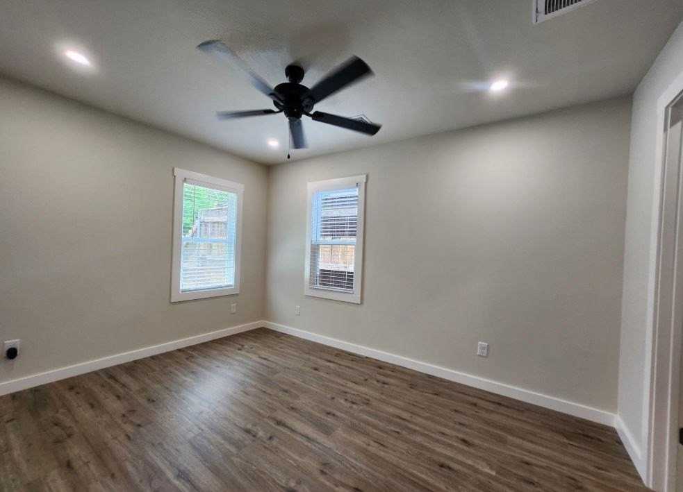 804 N Orange St - Photo 4 of 14