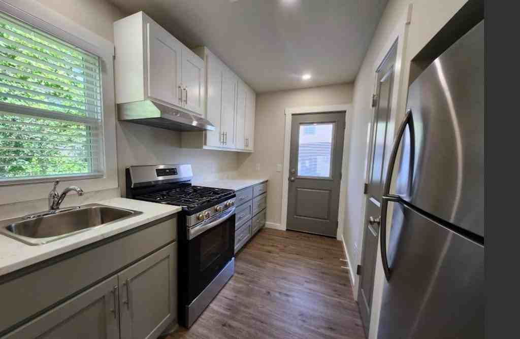 804 N Orange St - Photo 6 of 14