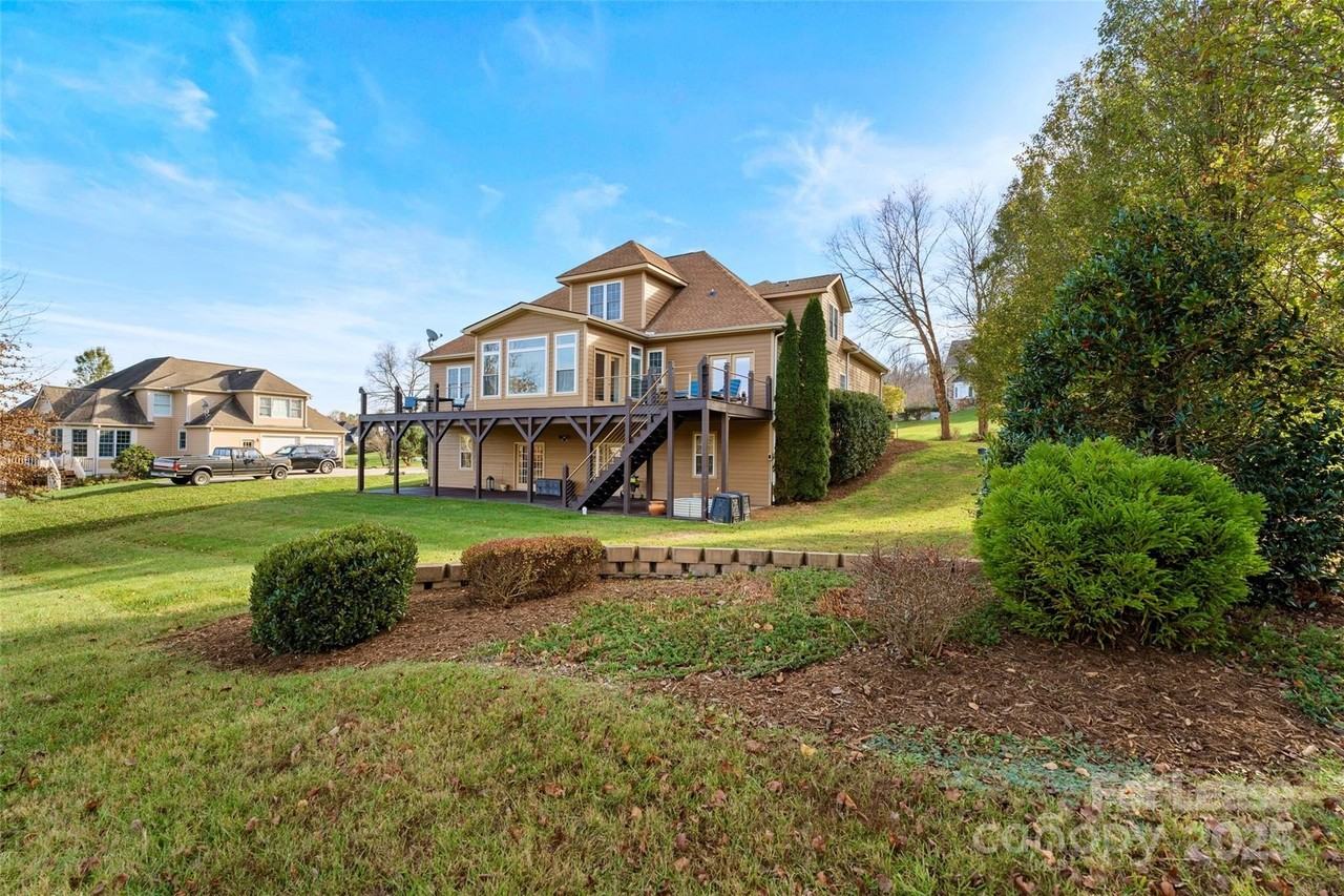 160 Fairway Falls Road - Photo 5 of 48