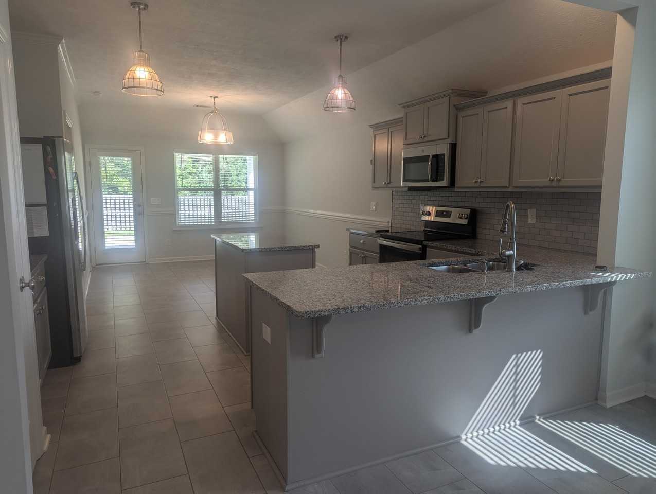 751 Fordham Rd - Photo 4 of 16