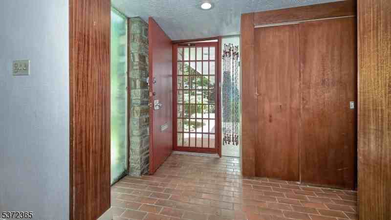 57 Winding Way - Photo 3 of 30