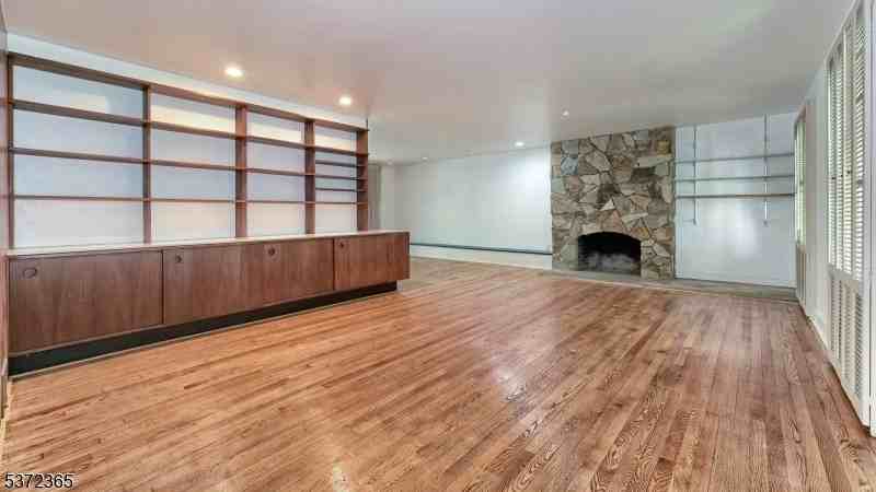 57 Winding Way - Photo 4 of 30