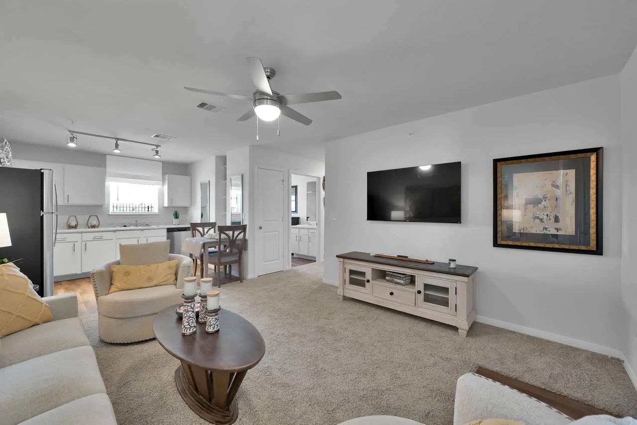 Esperanza at Keith Harrow - Photo 2 of 29