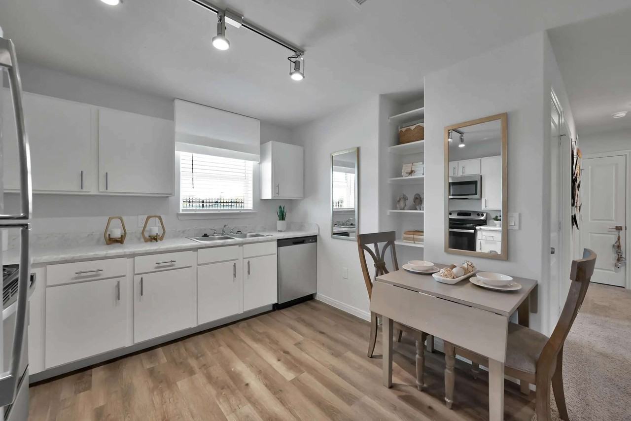 Esperanza at Keith Harrow - Photo 4 of 29