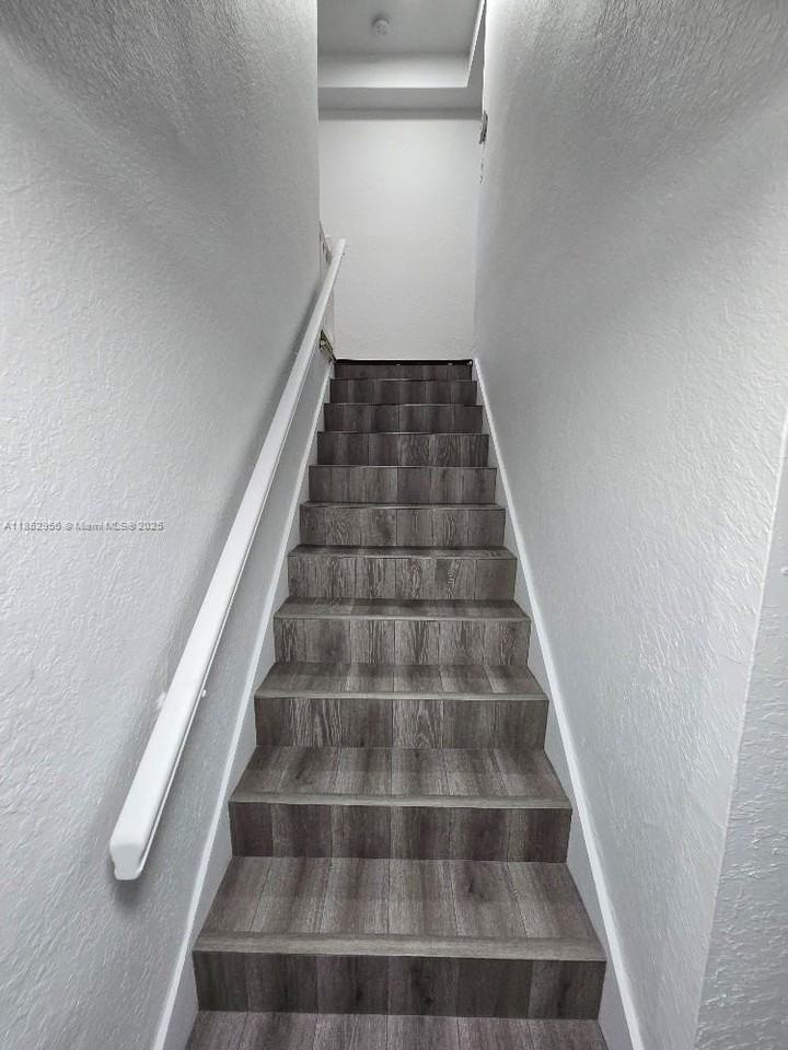 1701 N Treasure Dr #3 - Photo 7 of 30