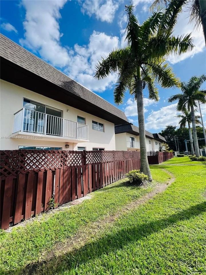 8601 Sw 94th St #204W - Photo 2 of 23