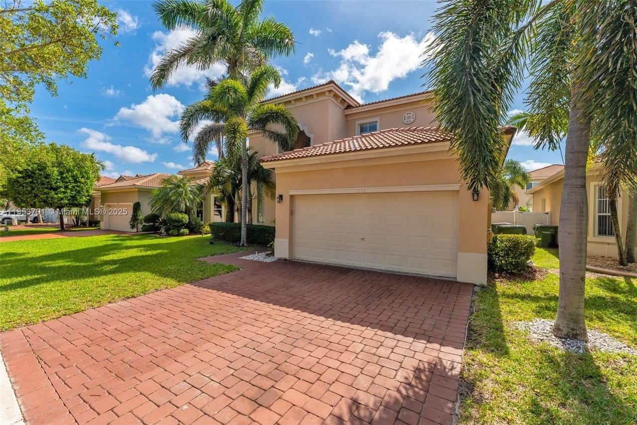 1755 Ne 37th Ave #0 - Photo 2 of 27