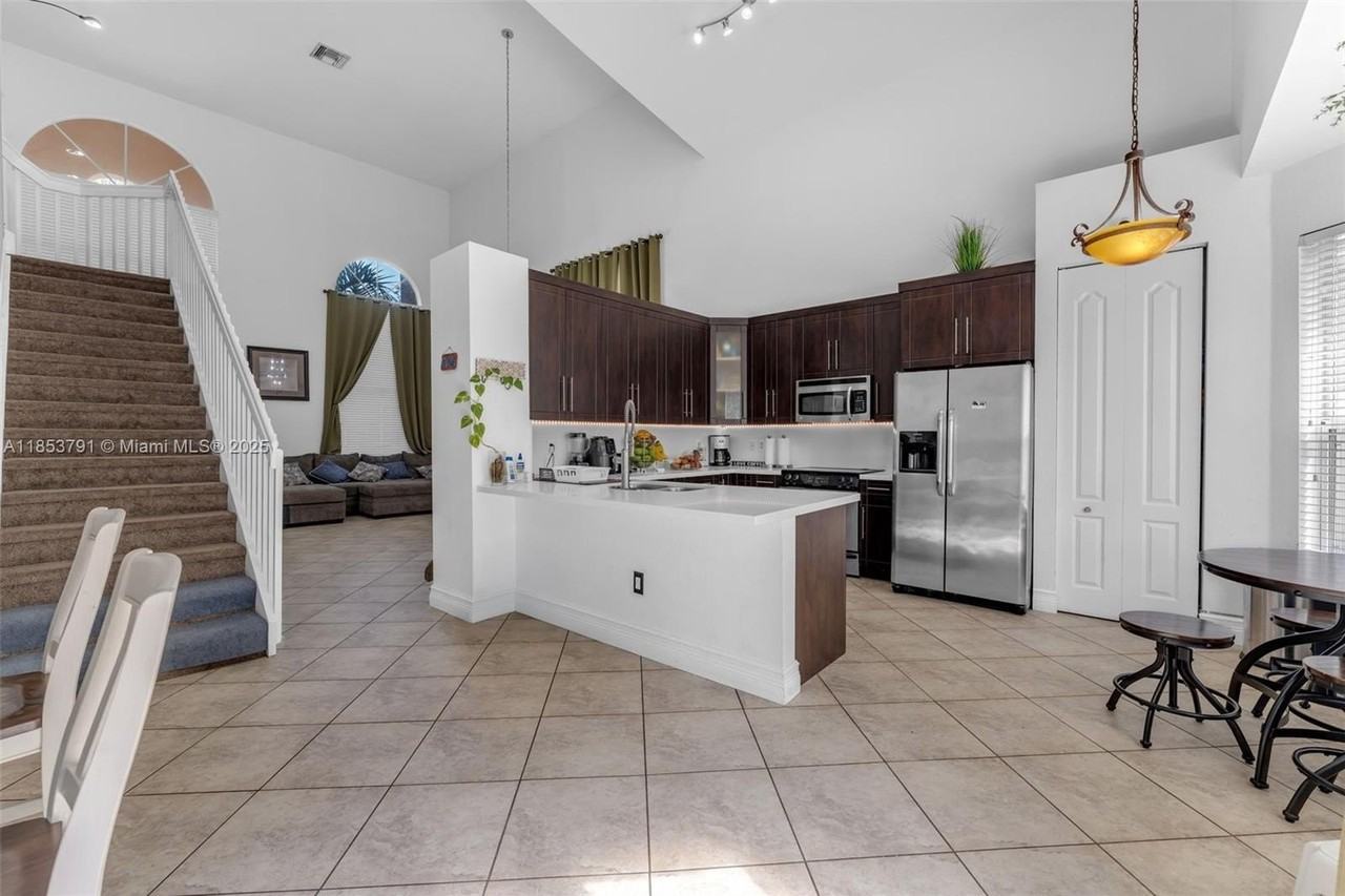 1755 Ne 37th Ave #0 - Photo 6 of 27