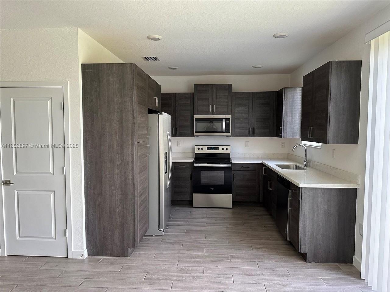 1092 Se 23rd Ave #1092 - Photo 4 of 16