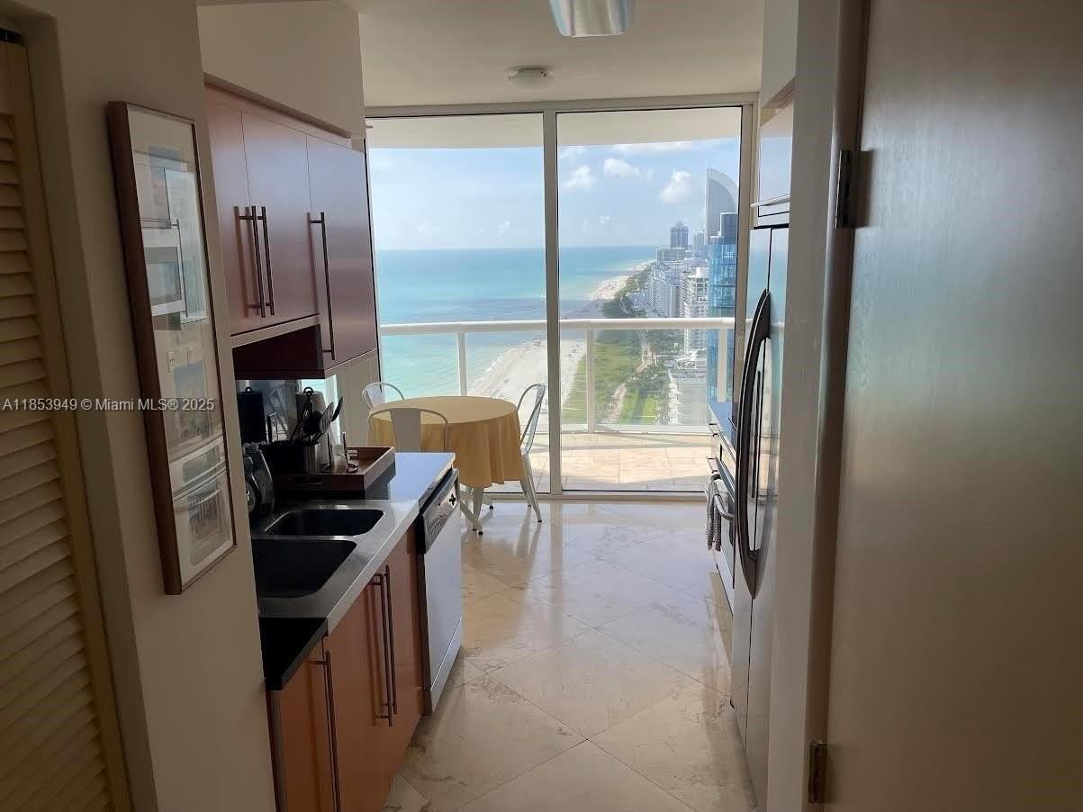 6365 Collins Ave #3404 - Photo 4 of 11