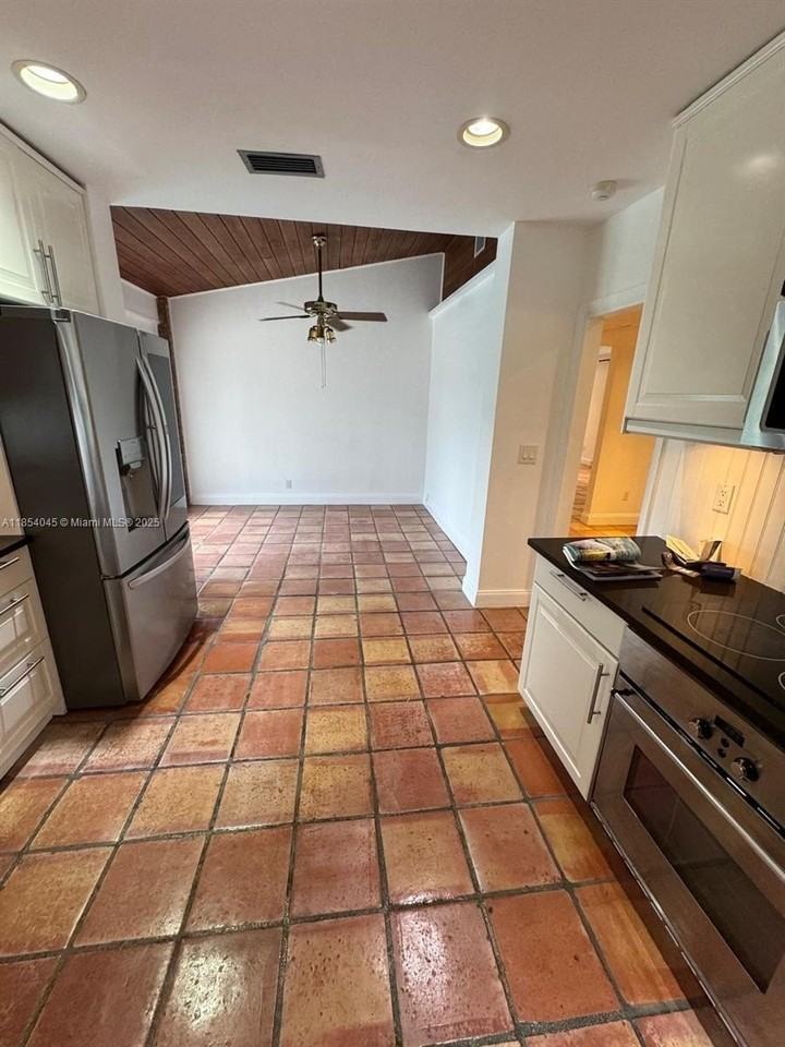 5801 Southwest 100th Street #1 - Photo 6 of 11