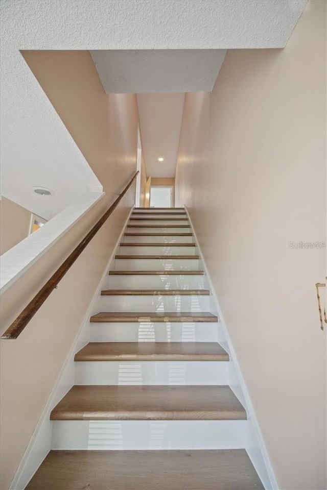 44 Club House Dr #105 - Photo 5 of 38