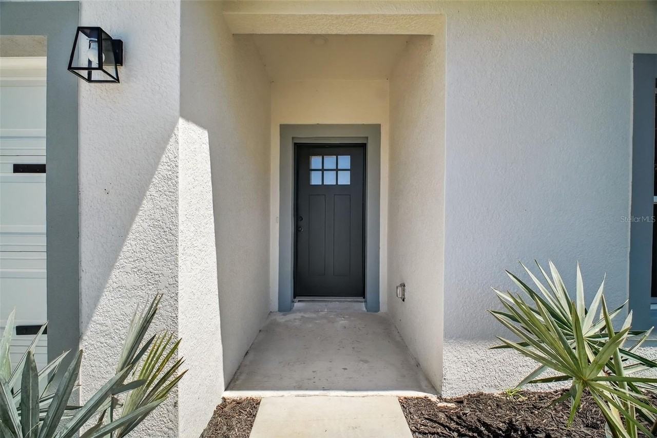 89 Fairway Cir - Photo 2 of 17