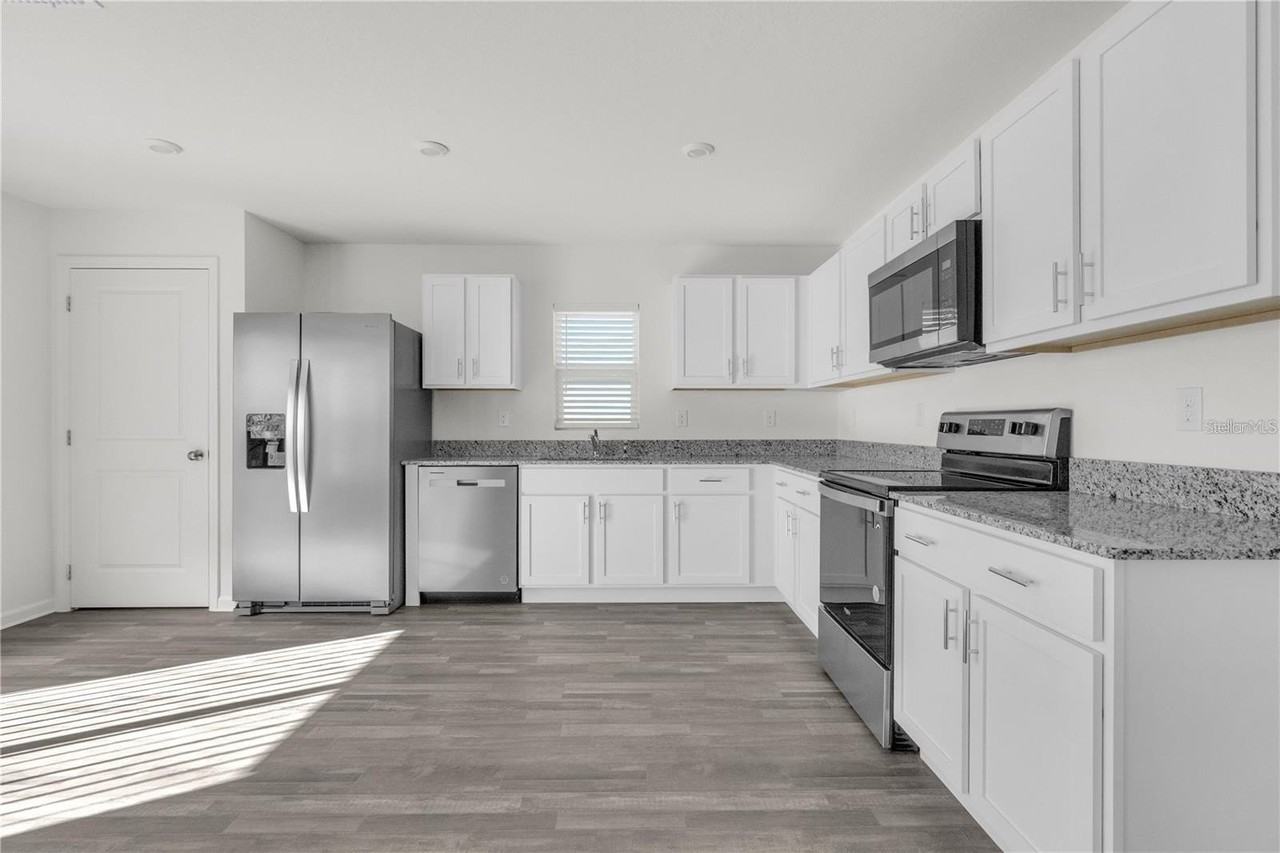 1623 Indiana Loop - Photo 2 of 6