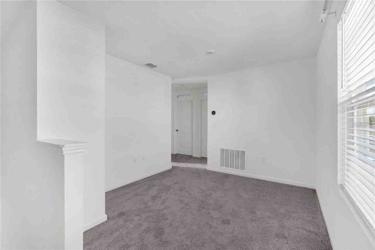 1623 Indiana Loop - Photo 4 of 6