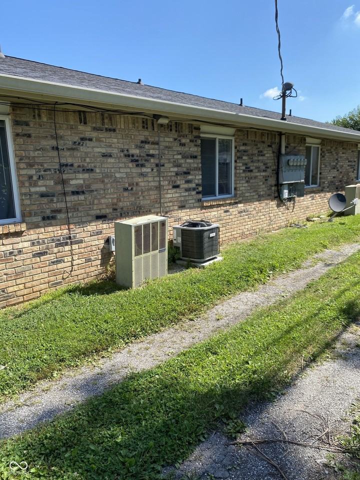 318 N Clark St #9 - Photo 2 of 11