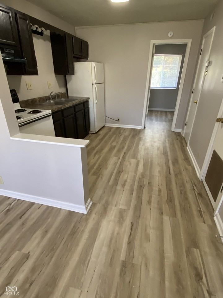 318 N Clark St #9 - Photo 6 of 11