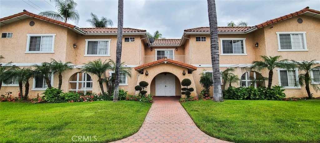 9156 Burke St - Photo 2 of 16