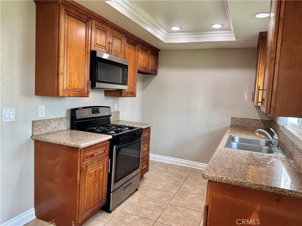 9156 Burke St - Photo 5 of 16