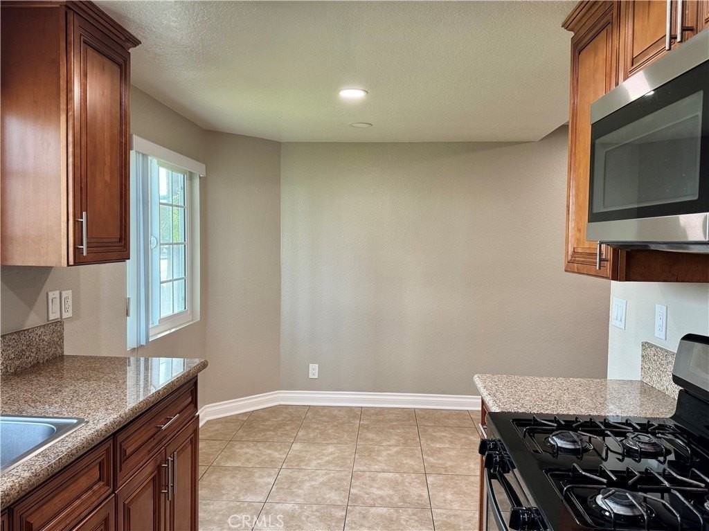 9156 Burke St - Photo 6 of 16