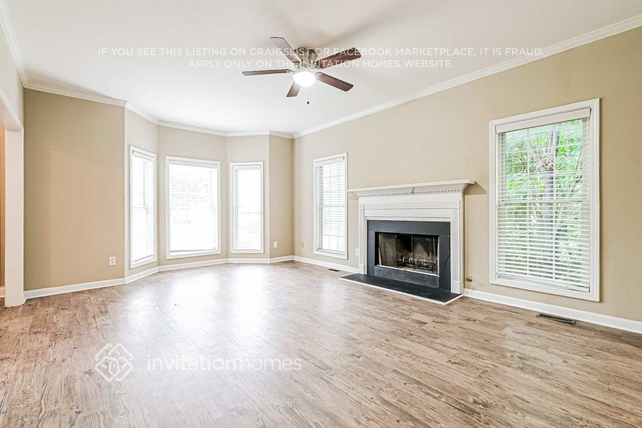 1170 Fountain Glen Dr - Photo 5 of 19