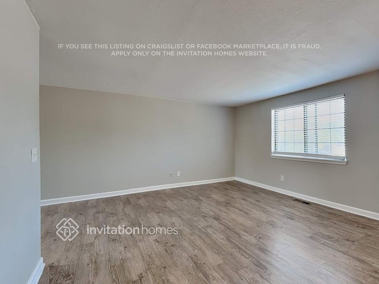 11762 Albion St - Photo 5 of 19