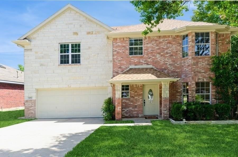 1402 Belaire Dr - Photo 2 of 40