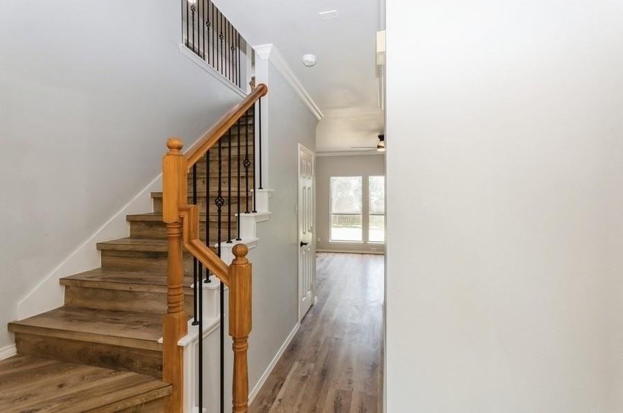 1402 Belaire Dr - Photo 3 of 40