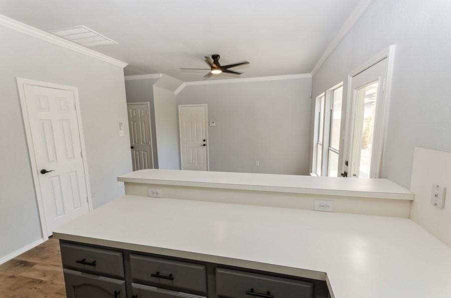 1402 Belaire Dr - Photo 7 of 40