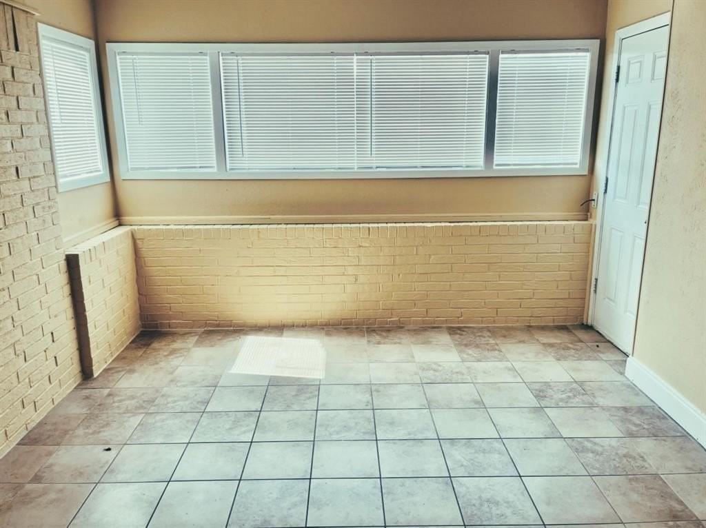 4401 Altamesa Blvd - Photo 7 of 18