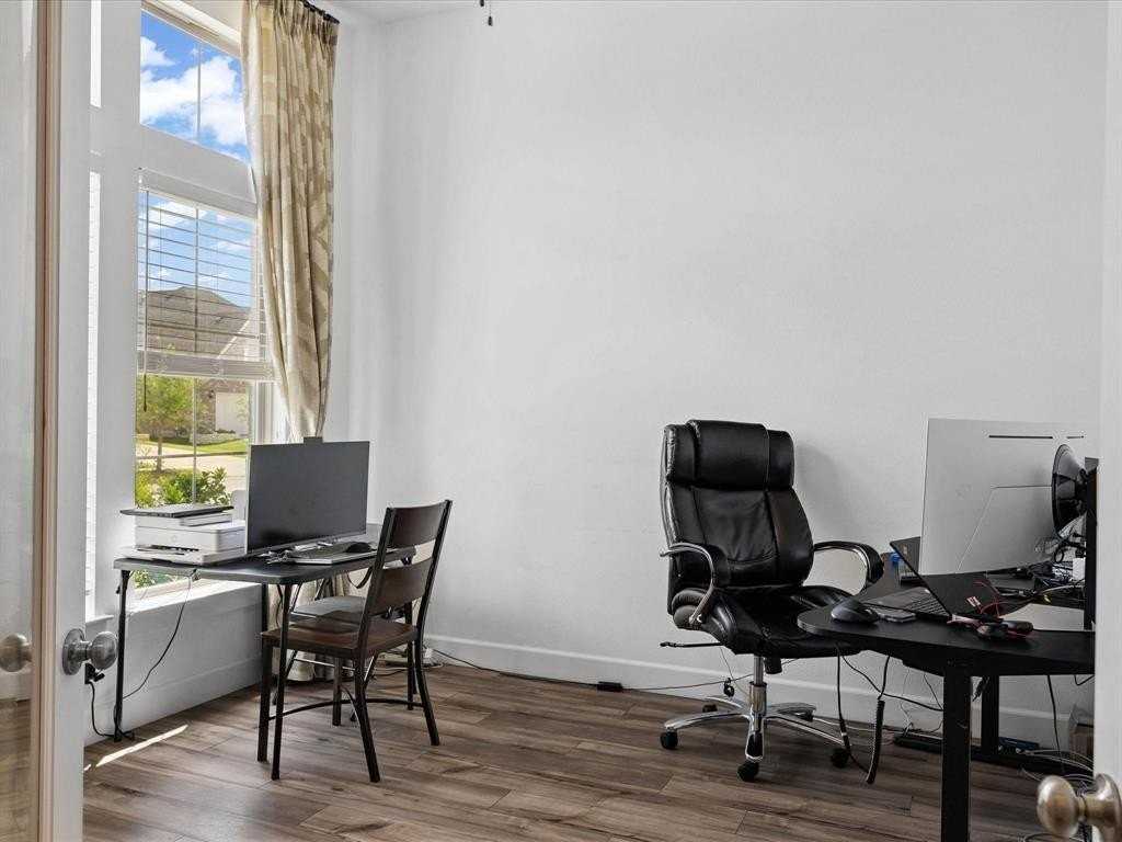 4828 Celestial Rd - Photo 5 of 25