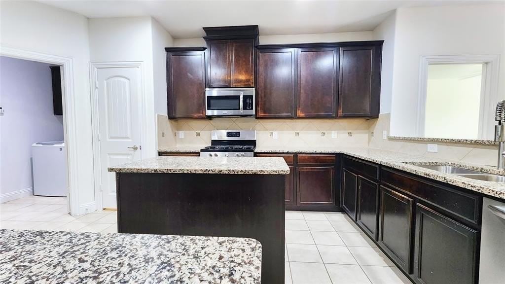 3808 Hazelhurst Dr - Photo 2 of 34