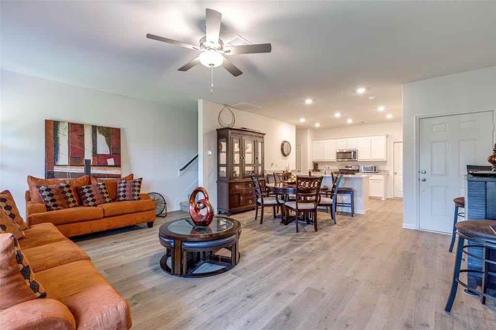 206 Marsh Ln - Photo 2 of 12