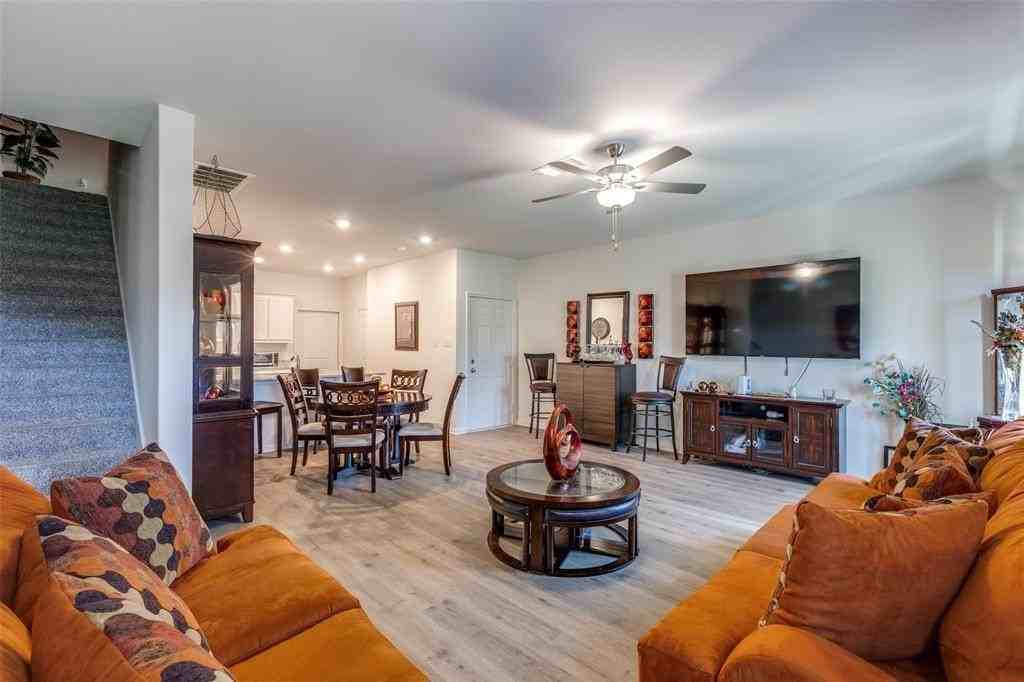 206 Marsh Ln - Photo 3 of 12