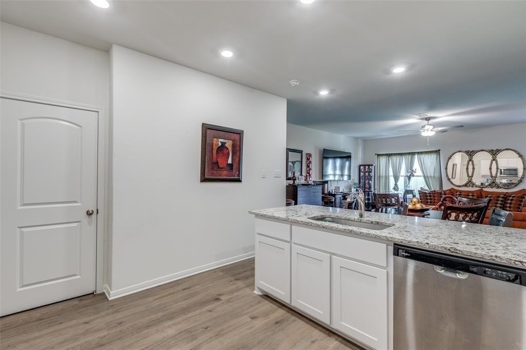 206 Marsh Ln - Photo 5 of 12