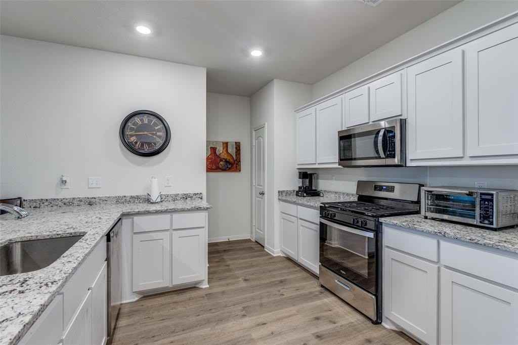 206 Marsh Ln - Photo 6 of 12